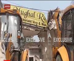 Ateeq Ahmad के गुर्गों पर बड़ी कार्रवाई, अवैध निर्माण पर चला पीला पंजा | ABP Ganga 