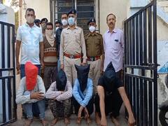 સુરેન્દ્રનગરમાં લીફ્ટ આપ્યા બાદ દંપત્તિ પાસેથી લૂંટ ચલાવનારા પાંચ ઝડપાયા