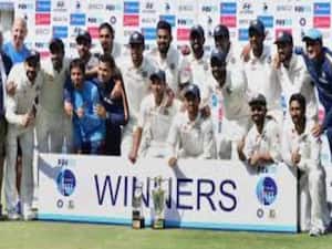 ऑस्ट्रेलिया में ऐतिहासिक जीत के बाद वतन लौटी टीम इंडिया 