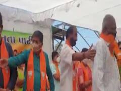 સ્થાનિક સ્વરાજની ચૂંટણી અગાઉ નવસારીમાં કોગ્રેસને ઝટકો, 50થી વધુ કાર્યકરો ભાજપમાં જોડાયા