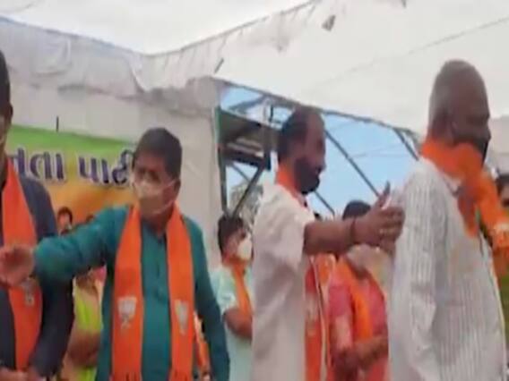 સ્થાનિક સ્વરાજની ચૂંટણી અગાઉ નવસારીમાં કોગ્રેસને ઝટકો, 50થી વધુ કાર્યકરો ભાજપમાં જોડાયા