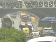 Delhi में सुबह-सुबह तेज बारिश से बढ़ी सर्दी, देखिए- ताजा अपडेट