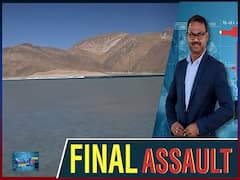 पैंगोंग त्सो लेक पर जमी बर्फ, -25 डिग्री तापमान में घूम रहे टूरिस्ट!