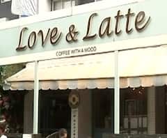 रहिवासी इमारतीत परवानगी न घेता अनधिकृत हॉटेल सुरु केल्याने मुंबई महापालिकेची सोनू सूदविरोधात तक्रार 