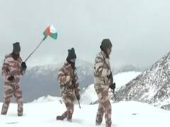 माइनस 22 डिग्री में गणतंत्र दिवस का जश्न, देश मना रहा है 72वां गणतंत्र दिवस