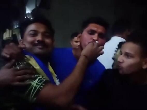 સુરતમાં સોશિયલ ડિસ્ટન્સિંગના ધજાગરા ઉડાવી જન્મદિવસની કરાઇ ઉજવણી, જુઓ વીડિયો