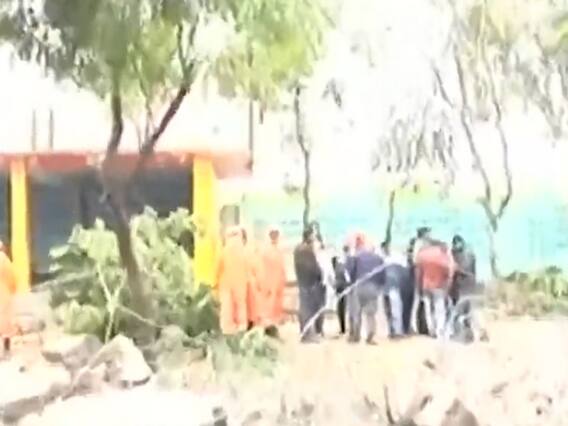 Ghaziabad Roof Collapse: हादसे में अबतक 10 लोगों की मौत, बचाव कार्य जारी