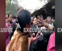 Shahjahanpur में दिखा दबंग वकीलों की दबंगई, महिला को पीटा !