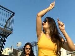 સુરતમાં પતંગબાજોનું આકાશી યુદ્ધ, લોકો આ રીતે ઉજવી રહ્યા છે ઉત્તરાયણ