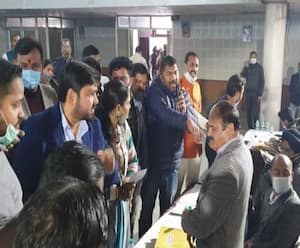 Haridwar: जिला पंचायत की बैठक में हंगामा, एक-दूसरे को मारने पर उतारू हुए सदस्य 