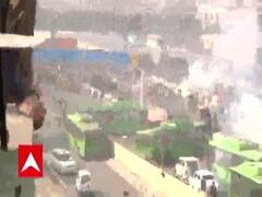 किसानों के ट्रैक्टर मार्च में जगह-जगह हंगामा, पुलिस ने आंसू गैस के गोले छोड़े