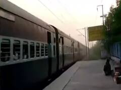 Northern Railway : कोहरे की वजह से ट्रेनों के लेट होने का सिलसिला जारी 