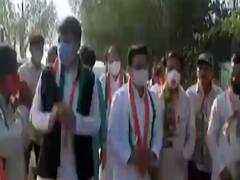 સોશિયલ ડિસ્ટન્સિંગના નિયમો તોડવામાં ભાજપ-કૉંગ્રેસ ભાઈ-ભાઈ