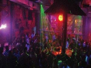 दुनिया को कोरोना देने वाला वुहान पार्टी में डूबा, लेकिन जांच करने गई WHO टीम को किया क्वारंटीन 