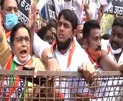 NCP Protest Against Arnab Goswami | अर्णब गोस्वामींविरोधात राष्ट्रवादी कार्यकर्ते रस्त्यावर