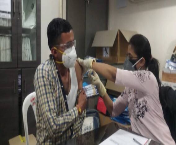 COVID 19 Vaccination | भीती बाळगू नका!, लस घेतलेल्या 'माझा'च्या प्रतिनिधीचा स्वानुभव