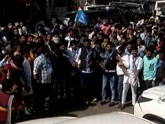 અમદાવાદઃ ટિકિટની માંગ સાથે NSUIના કાર્યકર્તાઓ કોગ્રેસ ભવન પહોંચ્યા, જુઓ વીડિયો 