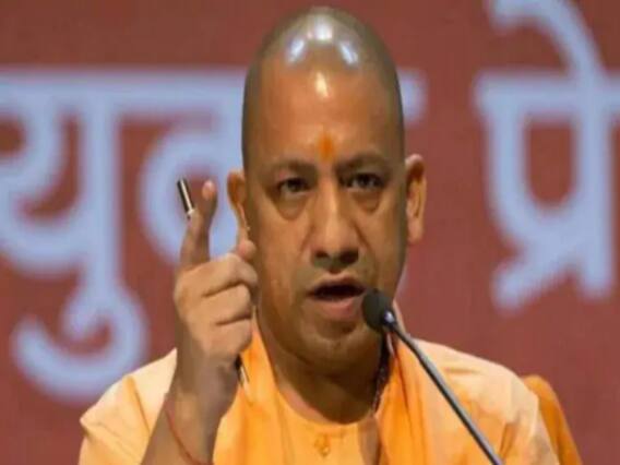 UP में चार अफसरों को बनाया चपरासी और चौकीदार