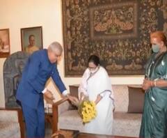 West Bengal Elections 2021: সংঘাতের আবহেই ফুল-মিষ্টি নিয়ে রাজভবনে মুখ্যমন্ত্রী, কী কথা হল?