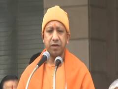 Republic Day 2021:लखनऊ में CM Yogi ने फहराया झंडा