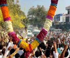 Dhananjay Munde | बीडमध्ये फुलांची उधळण करुन धनंजय मुंडे यांचं जोरदार स्वागत