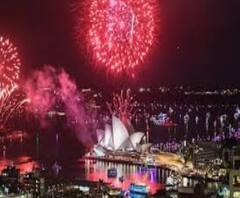 Morning Headlines: আলোর রোশনাইতে 2021-কে স্বাগত জানাল বিশ্বের বিভিন্ন প্রান্ত, ব্রিটেন ফেরত আরও ৫ জনের শরীরে Corona-র নতুন Strain-র হদিশ 