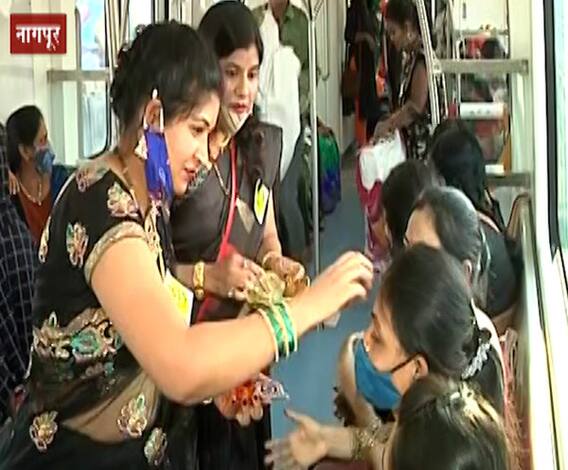 Nagpur Metro | मेट्रोत थिल्लरपणा करणाऱ्यांने, हे पाहा; नागपूर मेट्रोत हळदी-कुंकु