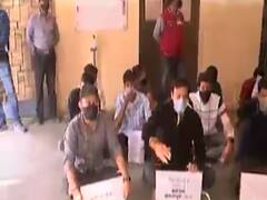 કોર્સ ઘટાડવાની માંગ સાથે વડોદરાની MS યુનિવર્સિટીમાં વિદ્યાર્થીઓ ભૂખ હડતાળ પર ઉતર્યા, જુઓ વીડિયો