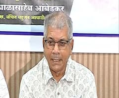 #DhananjayMunde कधी ना कधी गुन्हा बाहेर पडतोच, सोंगं का केली याचा खुलासा करावा - प्रकाश आंबेडकर