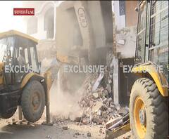 Ateeq Ahmad के गुर्गों के अवैध निर्माण पर चढ़ा बुलडोजर | Prayagraj | ABP Ganga 