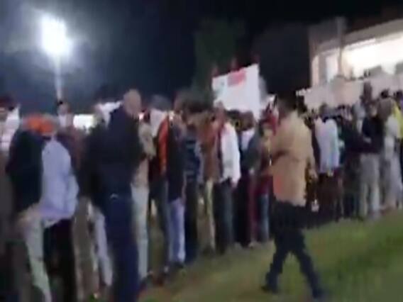 હું તો બોલીશઃ  નીતિન પટેલના હોમટાઉન કડીમાં  ભાજપના નેતાઓએ નિયમો તોડી ખુલ્લેઆમ કર્યો જમણવાર