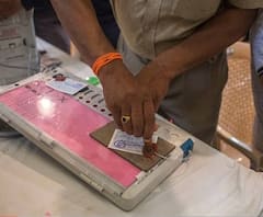 Gram Panchayat Election | गडचिरोलीत 150 ग्रामपंचायतींसाठी उद्या निवडणूक, CRPF आणि SRPF चे जवान तैनात