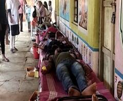 मतदानाऐवजी केलं रक्तदान! पेद्रेवाडी गावातील तरुणांचा अभिनव उपक्रम, या गावाचा आदर्श घेण्याजोगा!