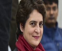 Priyanka Gandhi ने जारी किए 10 लाख कैलेंडर, 2022 के चुनावों पर नजर ! | Uttar Pradesh 