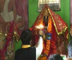 তিস্তা কালীবাড়িতে পুজো অভিষেক বন্দ্যোপাধ্যায়ের