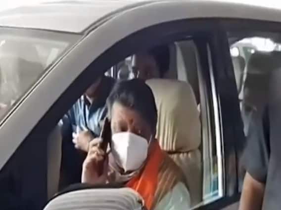 West Bengal Elections: इजाजत न मिलने के बावजूद रोडशो निकालेगी BJP, करीब 70 गाड़ियां होंगी शामिल