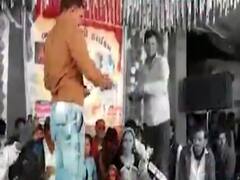 વડગામડામાં આયોજીત ડાયરામાં ગાયિકા વનિતા પટેલ પર રૂપિયા ઉડાવનાર પોલીસ કોન્સ્ટેબલ સસ્પેન્ડ