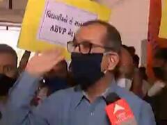 M.S યુનિવર્સિટીમાં બેનર-પોસ્ટર સાથે રાખી ABVPના કાર્યકર્તાઓએ કેમ કર્યો વિરોધ?