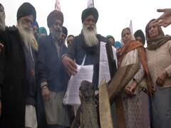 Lohri celebrations turn into protest as the farmers set copies of Farm Laws ablaze