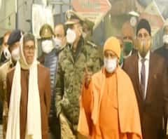 CM Yogi पहुंचे Gorakhpur, देर रात Gorakhpur Mahotsav मेला का किया निरीक्षण