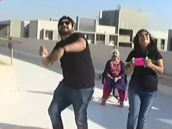Makar Sankranti: अहमदाबाद में पतंगबाजी का आनंद उठा रहे हैं लोग