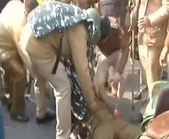 Delhi Police ने बताया कहां Tractor Parade में कैसे शुरू हुई झड़प ? | ABP Ganga 