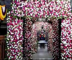 Makar Sankranti 2021 | विठुरायाला रंगीबेरंगी फुलांची आकर्षक आरास