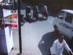 CCTV:રાજકોટના ગોંડલ રોડ પર બાઇક અથડાવવા મામલે ત્રણ શખ્સોએ યુવાન પર છરીથી કર્યો હુમલો