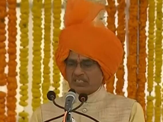 Republic Day 2021: झंडारोहण करते हुए CM Shivraj ने नेताजी को किया याद 