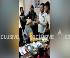 छेड़खानी के आरोप में कॉलेज के चेयरमैन की पिटाई का Viral video