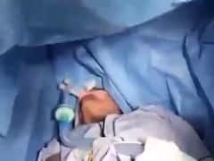 બ્રેઇન ટ્યુમરના ઓપરેશન દરમિયાન ગીતાના શ્લોકનું પઠન કરી રહેલી મહિલાથી ડોક્ટર્સ દંગ