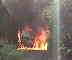 शिर्डीतील पोलीस कॉलनीत वाहनांना आग, आगीत दोन कार भस्मसात, नियंत्रण मिळवल्याने अनर्थ टळला