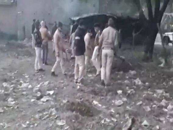 जहरीली शराब से 26 मौतों के बाद हरकत में MP सरकार, कई जिलों से अवैध शराब बरामद