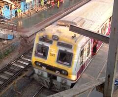 Mumbai Local Resume | मुंबई लोकलच्या फेऱ्यांमध्ये वाढ,सर्वसामान्यांच्या लोकल प्रवासाबाबत निर्णय नाही